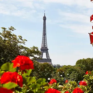 Plaza Athenee - Dorchester Collection Paris